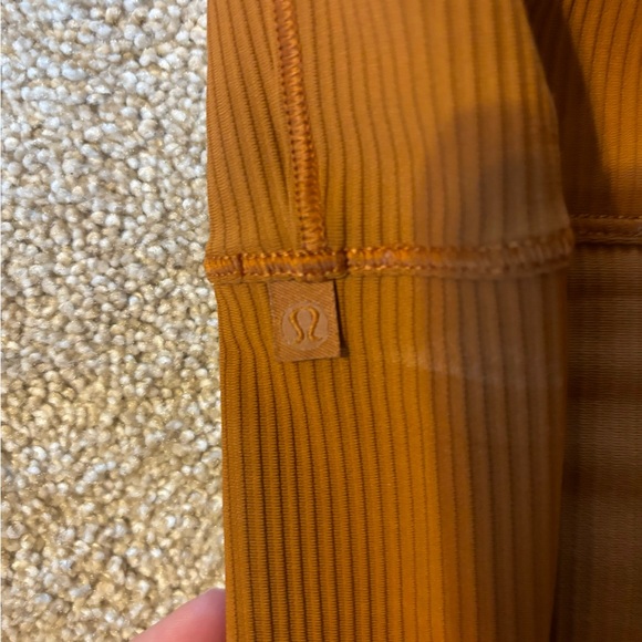 Lululemon women’s power pivot tank reversible light brown caramel - Picture 3 of 5